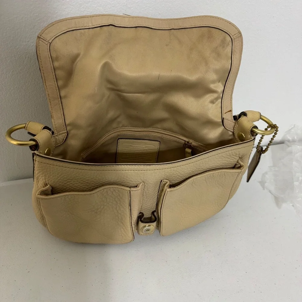 Vtg Coach Soho Beige Pebble Leather Double Pocket Flap Shoulder Bag Buckle 11842 - Picture 10 of 13